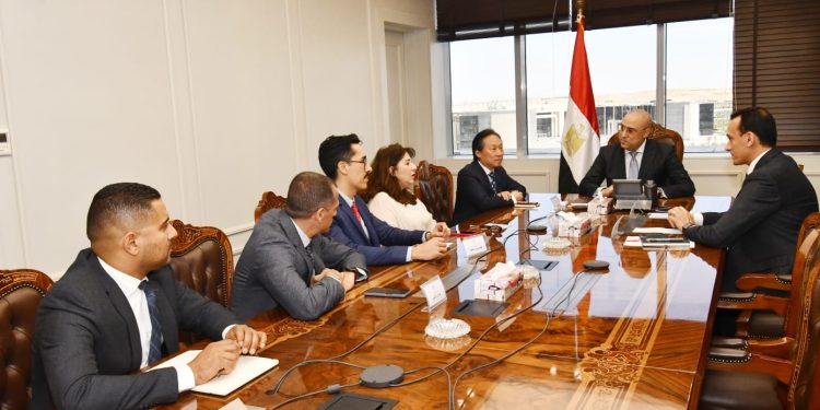وزير الإسكان يلتقى مسئولى “الهابيتات” للإعداد لاستضافة مصر للمنتدى الحضرى العالمى WUF12