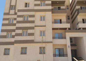 وزير الإسكان يتابع سير العمل بوحدات “سكن كل المصريين” الجاري تنفيذها بمدينة 15 مايو