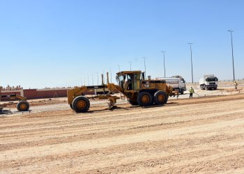 مسئولو “الإسكان” يتفقدون مشروعات الطرق الجاري تنفيذها بالقاهرة الجديدة.. ومحور مديرية الأمن بطول 1.8 كم