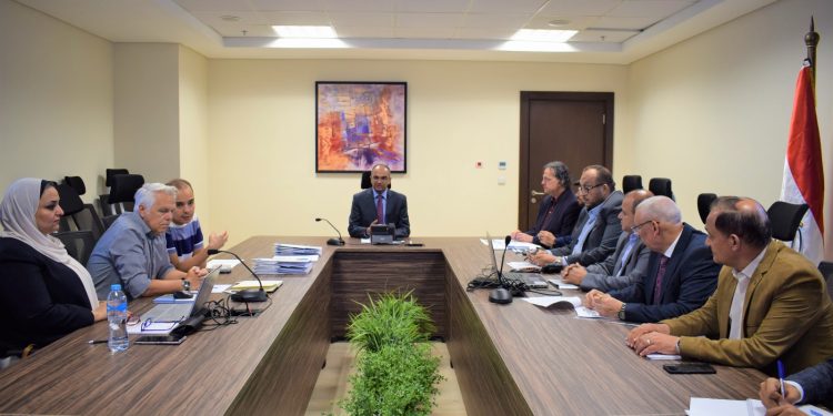 نائب وزير الإسكان يتابع أنشطة مشروع تعزيز استدامة خدمات المياه في الصعيد