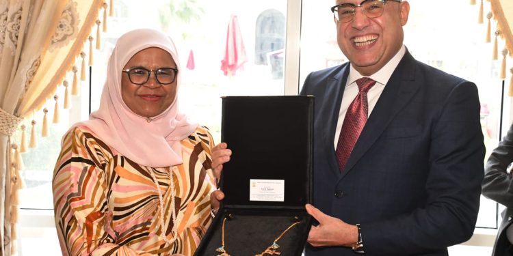 وزير الإسكان يلتقى مساعد الأمين العام للأمم المتحدة للإعداد لاستضافة مصر للمنتدى الحضرى العالمى فى دورته 12