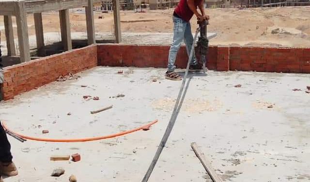 جهاز حدائق أكتوبر يشن حملة لإزالة مباني مخالفة.. ووقف التعامل علي المباني المخالفة بجهاز المدينة