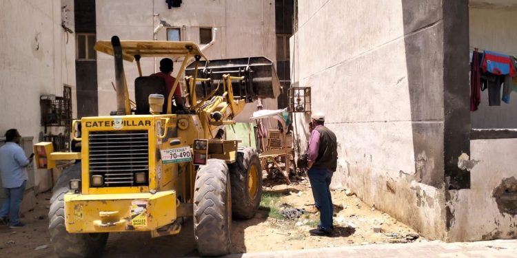 جهاز القاهرة الجديدة: تنفيذ 27 قرار غلق وتشميع لمحال مخالفة.. وإرجاء إصدار قراري سحب لفيلات لإزالة المخالفات بمعرفة الملاك