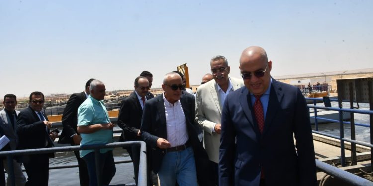 وزير الإسكان يتفقد محطة معالجة الصرف الصحي الثنائية فى بنى سويف الجديدة بطاقة 52 ألف م3 يومياً