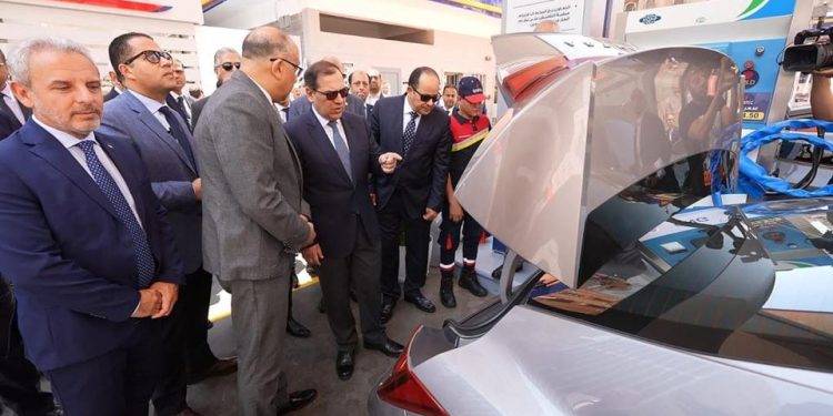 وزير البترول يفتتح محطة متكاملة بمنطقة وسط البلد للتموين بالغاز الطبيعي والبنزين والشحن الكهربائي