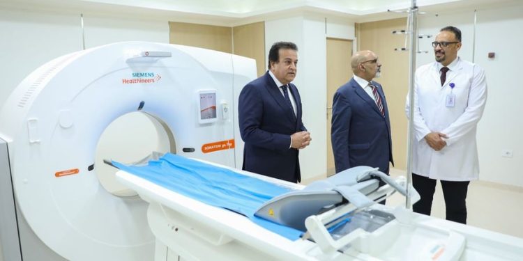 وزير الصحة يتفقد التشغيل التجريبي بمستشفى التأمين الصحي بالعاصمة الإدارية الجديدة