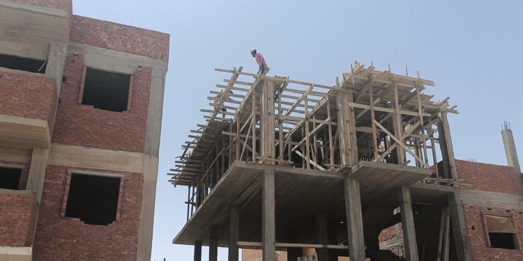 وزير الإسكان: حملات لإزالة مخالفات البناء والإشغالات والظواهر العشوائية بـ6 مدن جديدة