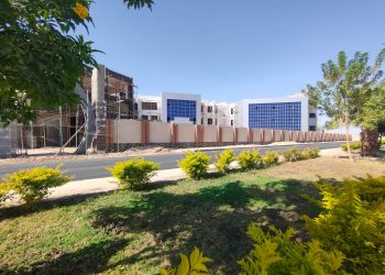 وزير الإسكان يُتابع مستجدات الموقف التنفيذي بمشروعات مدينة قنا الجديدة على 29 ألف فدان