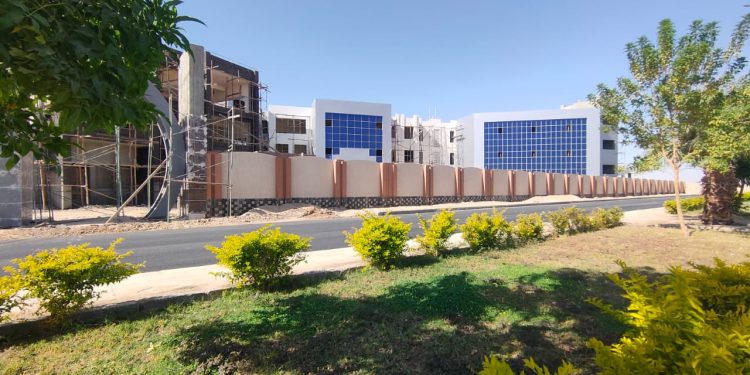 وزير الإسكان يُتابع مستجدات الموقف التنفيذي بمشروعات مدينة قنا الجديدة على 29 ألف فدان