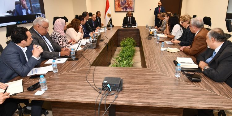 نائب وزير الإسكان يترأس الاجتماع الختامي لبعثة البنك الدولى والبنك الآسيوى بمقر الوزارة بالعاصمة الإدارية