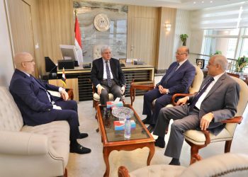 اجتماع لوزيري التعليم العالي والإسكان ومحافظي القاهرة والجيزة لبحث تطوير الصورة البصرية للطريق الدائري