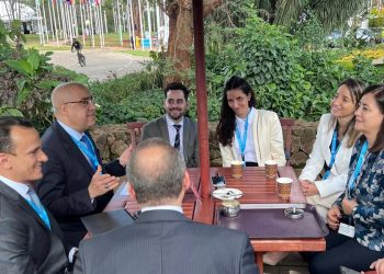 وزير الإسكان يعرض التجربة المصرية على نائبة وزير الأراضي الأرجنتيني بنيروبى