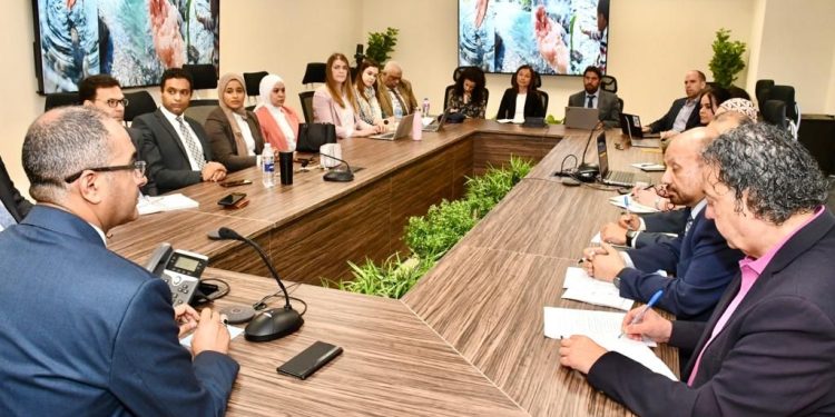 نائب وزير الإسكان يبحث مع بعثة البنك الدولي تحويل مشروعات المشاركة مع القطاع الخاص لخضراء