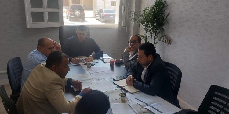 مسئولو الإسكان يُتابعون أعمال الطرق والمحاور بمدينة سفنكس الجديدة على 15 ألف فدان 