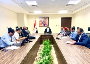 نائب وزير الإسكان يترأس اجتماعاً مع قطاع المرافق لمتابعة خطط ترشيد استهلاك المياه وتقليل الفواقد