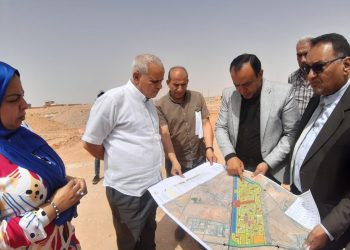 مساعد نائب رئيس” المجتمعات العمرانية” يُتابع تمهيد الطرق بمنطقة الرابية المضافة لمدينة الشروق