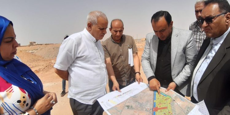 مساعد نائب رئيس” المجتمعات العمرانية” يُتابع تمهيد الطرق بمنطقة الرابية المضافة لمدينة الشروق