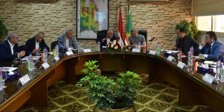 مسئولو الإسكان يُتابعون إجراءات التعامل مع الأراضي المضافة لأحوزة عددٍ من المدن الجديدة لتوفيق أوضاعها