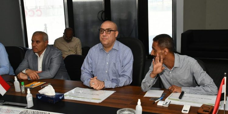 وزير الإسكان يعقد اجتماعا بمنطقة الأبراج الشاطئية بـ”العلمين الجديدة” لمتابعة تنفيذ المشروعات