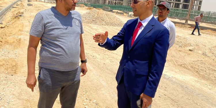 رئيس جهاز القاهرة الجديدة يواصل جولاته التفقدية لمتابعة أعمال المرافق والطرق ومحور 28