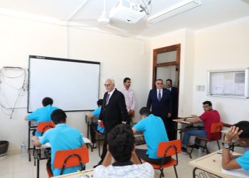 وزير التربية والتعليم ومحافظ البحر الاحمر يتفقدان 13 لجنة بالثانوية العامة بمدرستي STEM وخالد بن الوليد