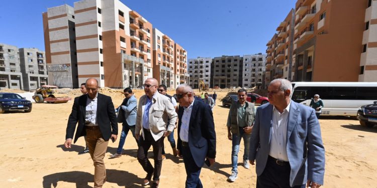 وزير الإسكان يتفقد 5328 شقة ضمن “سكن كل المصريين” بمدينة القاهرة الجديدة
