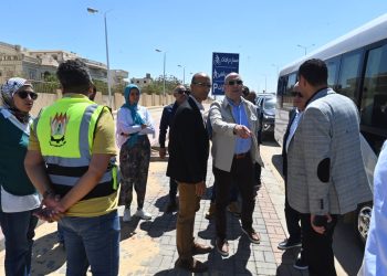 وزير الإسكان يتفقد أعمال تطوير شارع جمال عبدالناصر بالقاهرة الجديدة.. وتراك للدراجات بالمدينة بطول 3 كم
