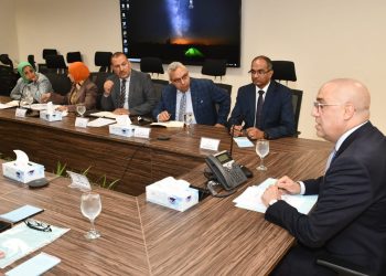 وزير الإسكان يناقش تعديل الكود المصري لاشتراطات الحماية المدنية