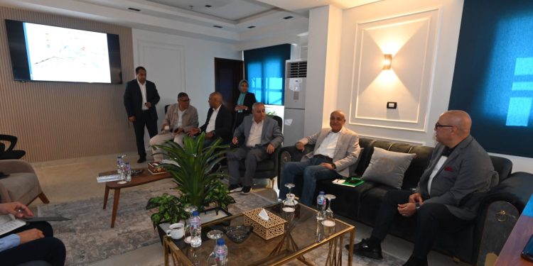 وزير الإسكان يستعرض الموقف التنفيذي للمشروعات المختلفة الجارى تنفيذها بمدينة حدائق أكتوبر