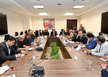 وزير الإسكان ورئيسا هيئتى "الهندسية للقوات المسلحة" و"العربية للتصنيع" يبحثون سبل دعم الصناعات المصرية وتعظيم المكون المحلى