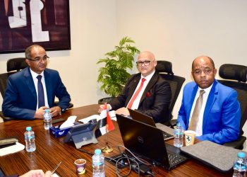 نائب وزير الإسكان للبنية الأساسية يبحث مع القطاع الخاص سبل التعاون في مجال تحلية مياه البحر.ز ضمن خطة 2050