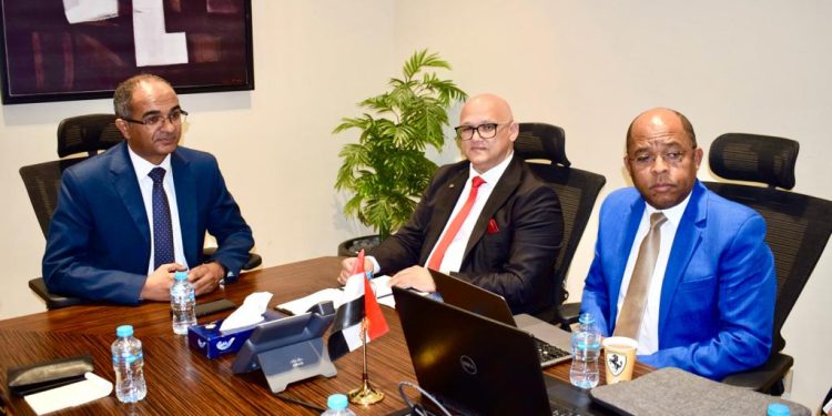 نائب وزير الإسكان للبنية الأساسية يبحث مع القطاع الخاص سبل التعاون في مجال تحلية مياه البحر.ز ضمن خطة 2050