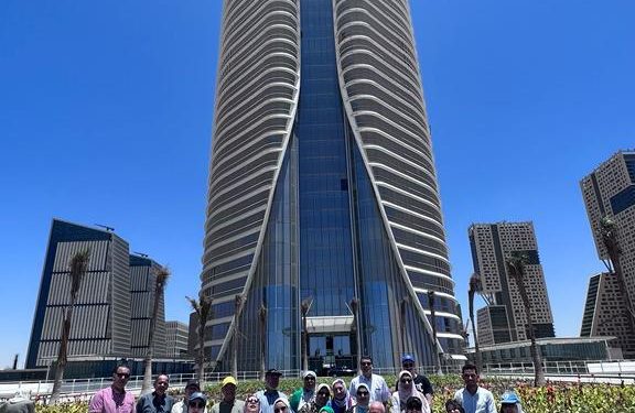 الإسكان: وفدٌ من هيئة التدريس بجامعة القاهرة يزُور العاصمة الإدارية الجديدة.. وأعلى برج بافريقيا بطول 385