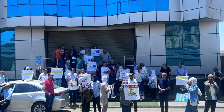 وقفة أحتجاجية لحاجزى مشروع “بوسيدى عبدالرحمن”.. ومطالبات بتدخل الحكومة لحل الأزمة وحفظ حقوق المتضررين