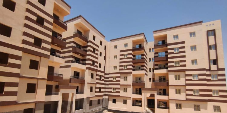 وزير الإسكان يتابع معدلات تنفيذ وحدات “سكن كل المصريين” بمدينة قنا الجديدة
