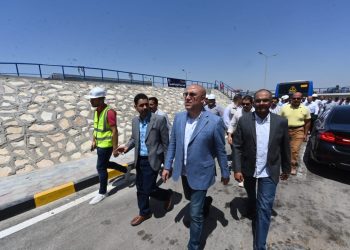 وزير الإسكان يتفقد محطة معالجة الصرف الصحي والصناعى بمدينة النوبارية الجديدة بطاقة 28 ألف م3 يوميا