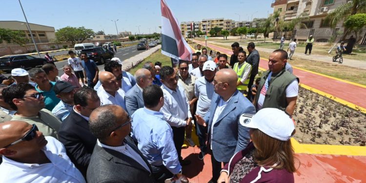 وزير الإسكان يتفقد مشروعات “تطوير محاور الطرق” و”سكن كل المصريين” ومحطة معالجة الصرف الصحي بمدينة السادات