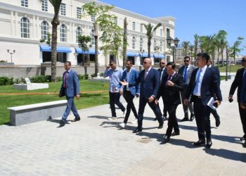 وزير الإسكان يصطحب نائب رئيس الوزراء الفيتنامي فى جولة بمدينة العلمين الجديدة