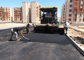 رئيس جهاز حدائق العاصمة يتفقد مشروعات الطرق والإسكان الجاري تنفيذها بالمدينة