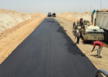 مسئولو “جهاز سوهاج الجديدة “يتفقدون أعمال الطرق والمرافق الجارية