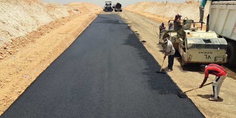 مسئولو “جهاز سوهاج الجديدة “يتفقدون أعمال الطرق والمرافق الجارية