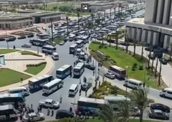زحام العاصمة الإدارية يرد على الشائعات