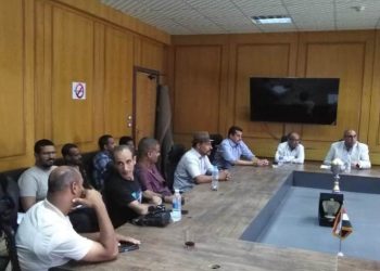 رئيس الجهاز أثناء اجتماعه مع المواطنين