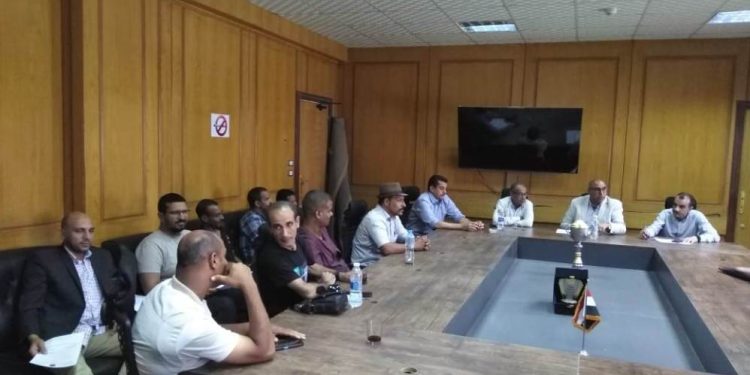 رئيس الجهاز أثناء اجتماعه مع المواطنين