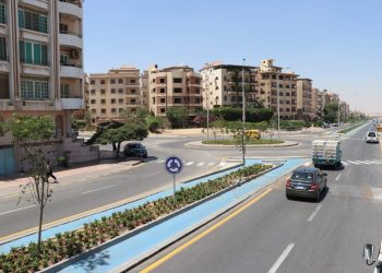 ‫الإسكان: الانتهاء من تطوير طريق الحوفي بـ٦ أكتوبر.. وطرح أماكن لانتظار السيارات بالمدينة بمقابل الانتفاع