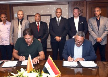 المقاولون العرب وفايكنج للسياحة يوقعان عقد تصنيع 4 فنادق عائمة جديدة