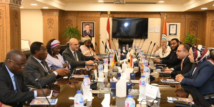 المقاولون العرب تناقش مجالات التعاون مع الكاميرون