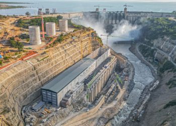 وزير الإسكان يتفقد سير العمل بمشروع سد “جوليوس نيريرى” الكهرومائية على نهر روفيجى بتنزانيا