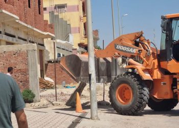 جهاز مدينة “النوبارية الجديدة” وشرطة التعمير ينظم حملة مكبرة لإزالة الإشغالات والمخالفات والتعديات