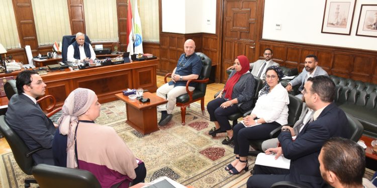 رئيس القابضة للمياه يتابع موقف جائزة التميز الداخلى فى مجالى خدمة العملاء والخط الساخن